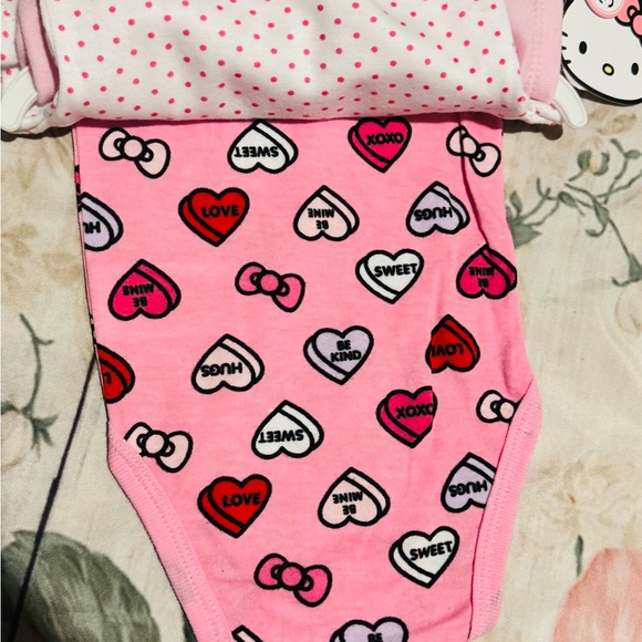 Hello Kitty Baby Girl 3 Piece Set Valentine "Be Mine" Hearts 3 Months Pink NWT - Picture 3 of 4
